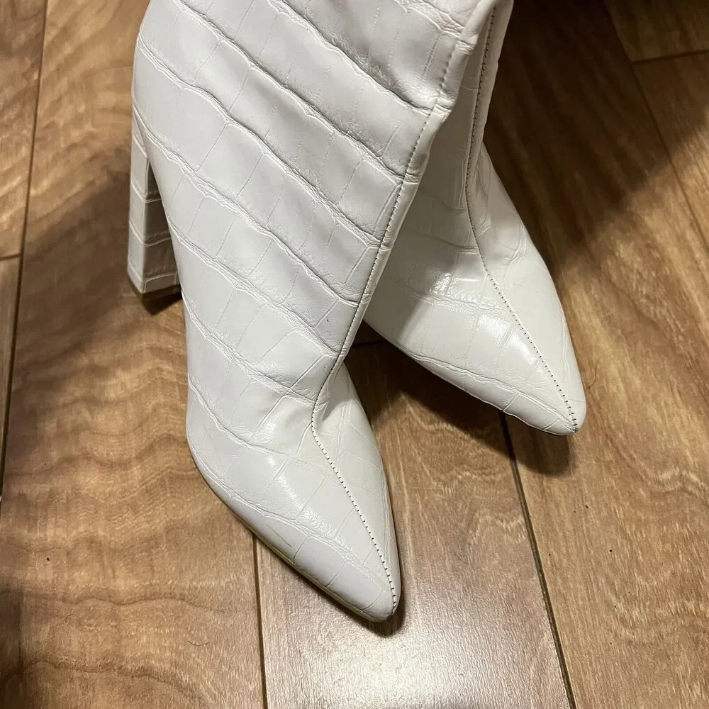 Pretty Little Things Tall Boots Size 7 White Crocodile Block Heel 70s Retro Y2K